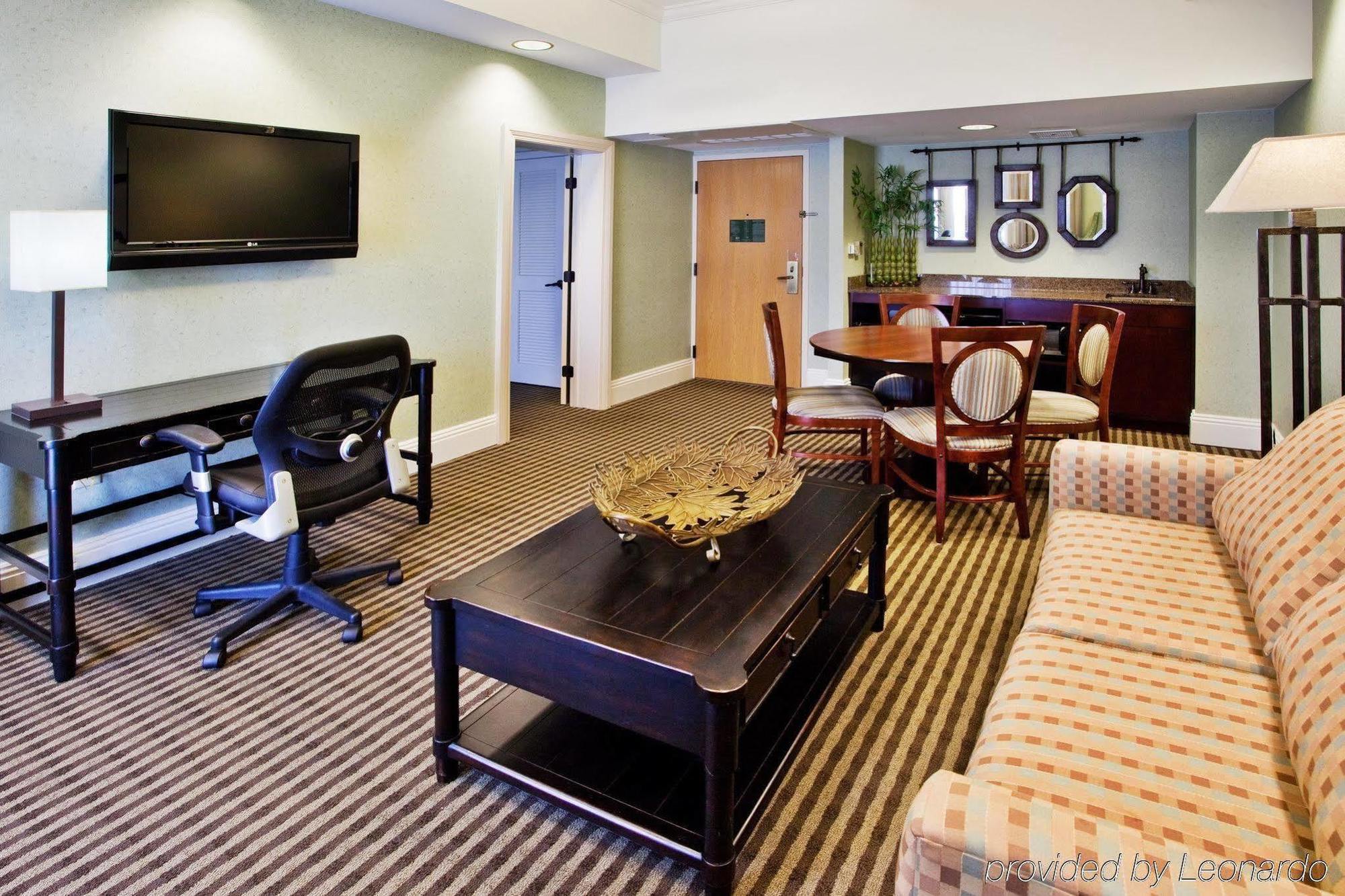 Holiday Inn Express Hotel & Suites Atlanta Buckhead By Ihg Exterior foto